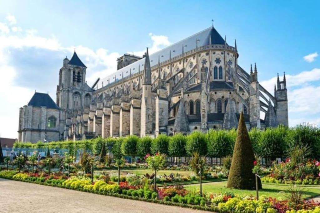 Апартаменты Le Baldaquin Quartier Cathedrale-Marais Бурж Экстерьер фото